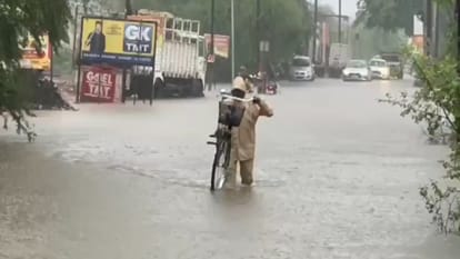 Heavy rainsfall in Chhattisgarh: govt schools closed, alerts issued for these districts