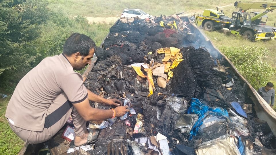 Greater Noida bus accident Son lost his life while trying to save his mother all 9 victims of fire identified