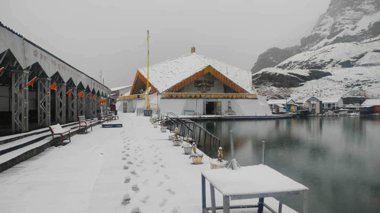 Snowfall in Hemkund Sahib and Yamunotri High-Altitude Areas Uttarakhand Weather News Update Watch photos