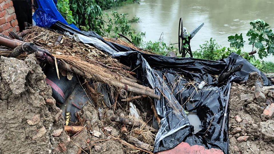 Banda: Dilapidated house collapses amidst rain; 70-year-old man dies trapped in debris