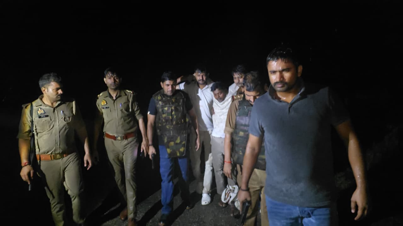 पुलिस की गिरफ्त में आरोपी