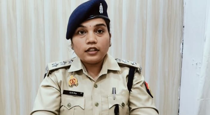 जानकारी देतीं सीओ सिटी विनी सिंह