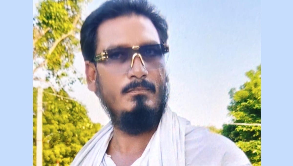 Fatehpur Suspicious body of  young man found 100 meters from police station police released him late night