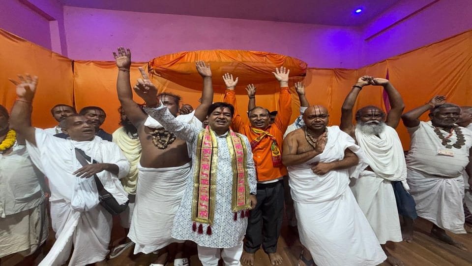 Devotees from eight states took pledge in Mathura to build temple at Shri Krishna Janmabhoomi site