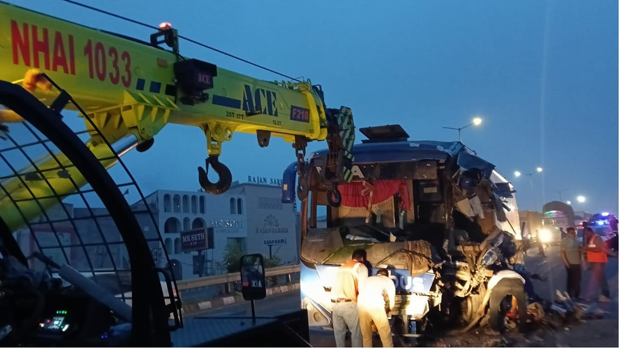 Horrific accident at Kalka Chowk in Ambala, Out-of-control truck rams into bus, conductor killed