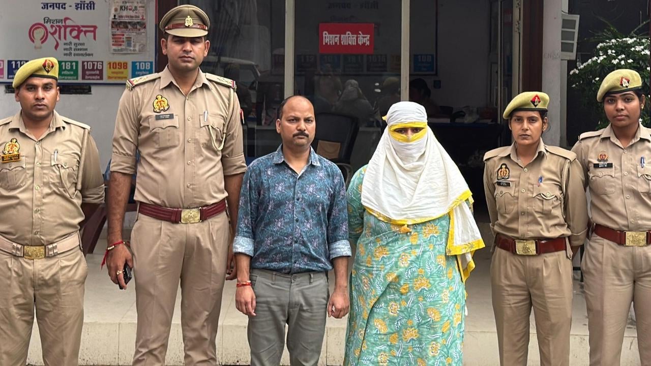 पुलिस गिरफ्त में आरोपी।