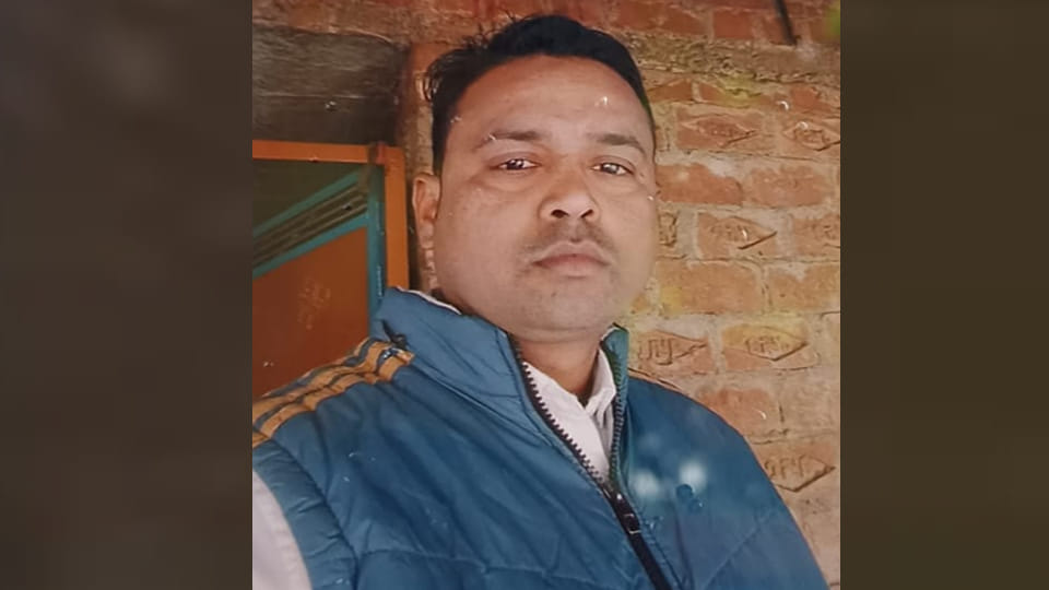 Kanpur: Supervisor killed in tractor-truck collision