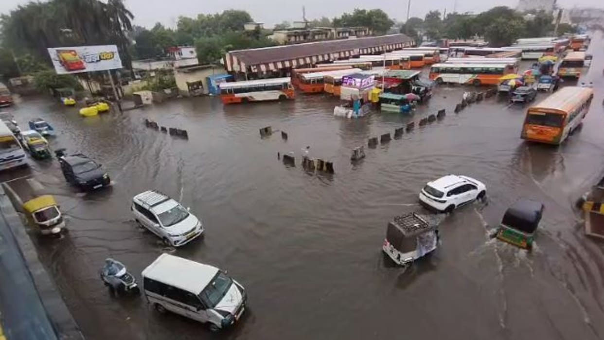 District administration on alert due to heavy rain in bareilly