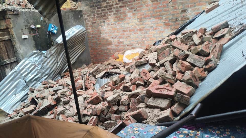 Rain in UP houses collapsed and power outage in etah