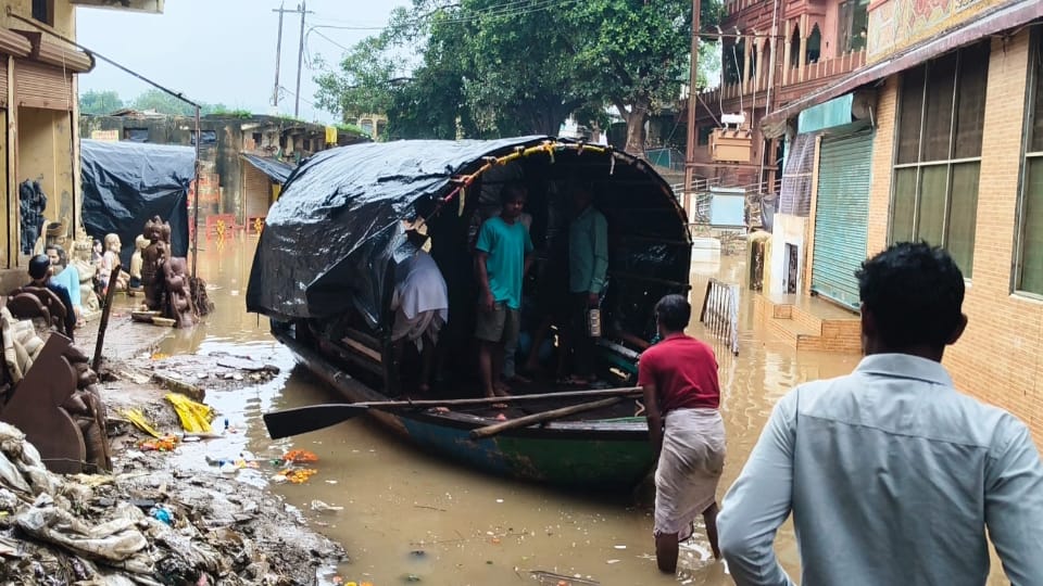 Water floods 200 shops at Ramghat Mandakini River water level rises above the danger mark