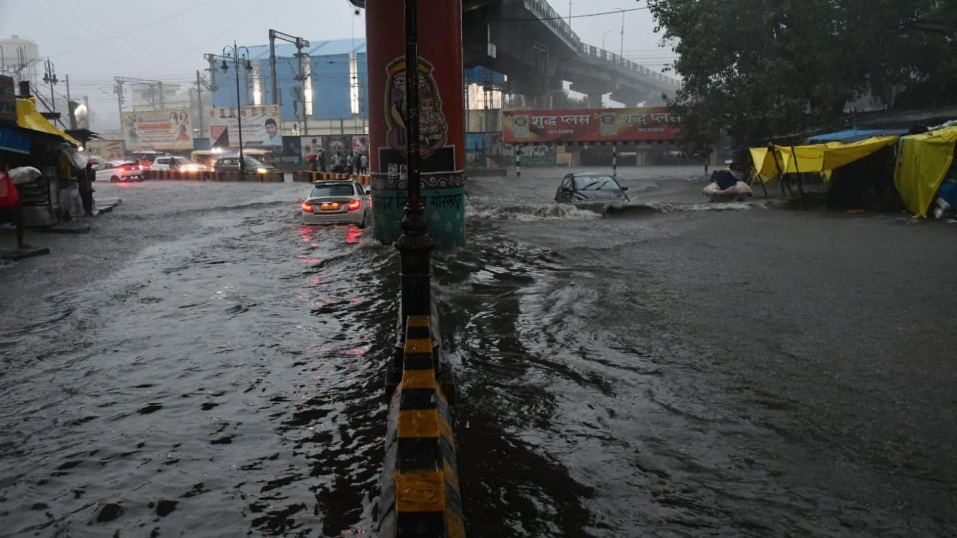 An hour and a half of rain causes the metropolis's drainage system to collapse... the city is inundated.