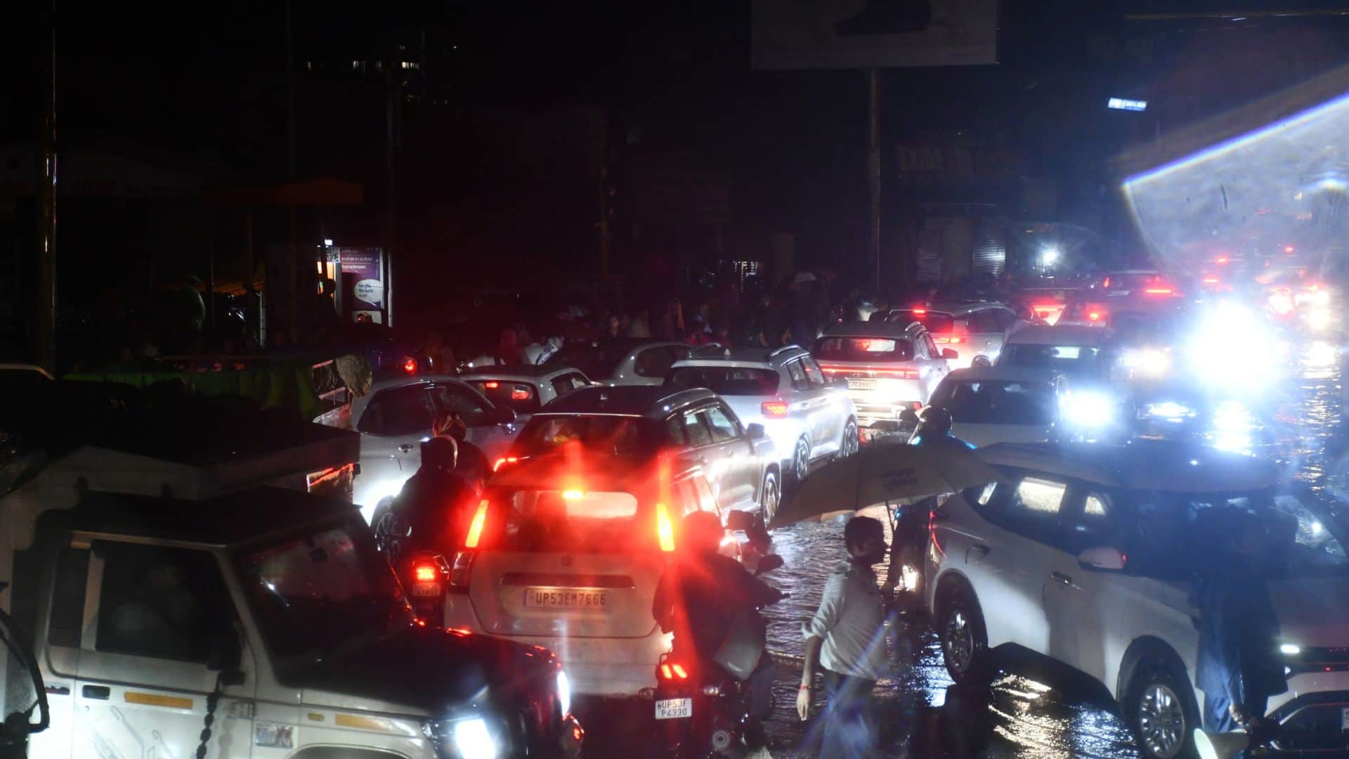 An hour and a half of rain causes the metropolis's drainage system to collapse... the city is inundated.