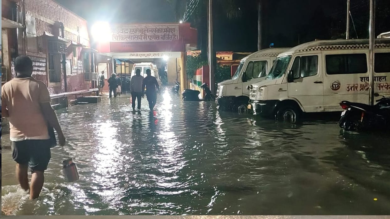 An hour and a half of rain causes the metropolis's drainage system to collapse... the city is inundated.