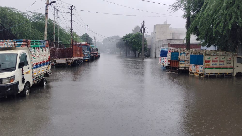 Kanpur Rain deals 500 crore blow to industries and markets production stalled in over 200 factories