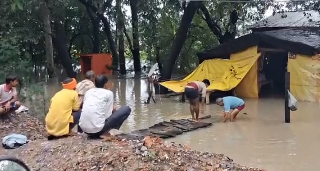 Kanpur Bilhaur reels from 48 hours of rain water several feet deep enters homes causing heavy damage to crops