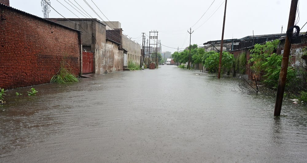 Kanpur Rain deals 500 crore blow to industries and markets production stalled in over 200 factories