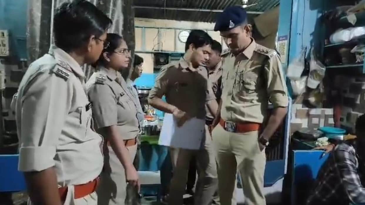 Datia: Two arrested with illicit liquor; Excise Department takes action.