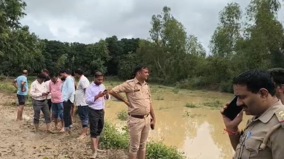 मौके पर मौजूद पुलिस