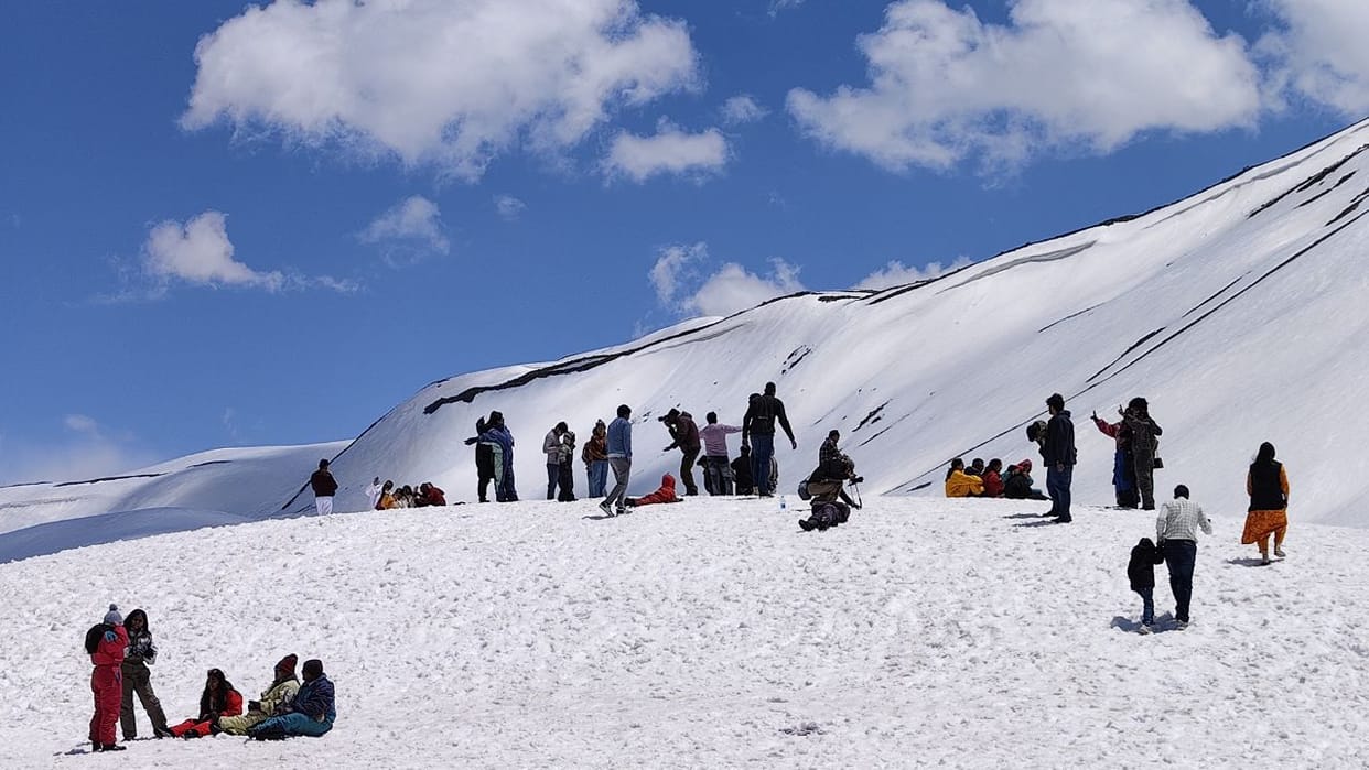manali tourism year round tourist season 3.25 lakh vehicles 2026