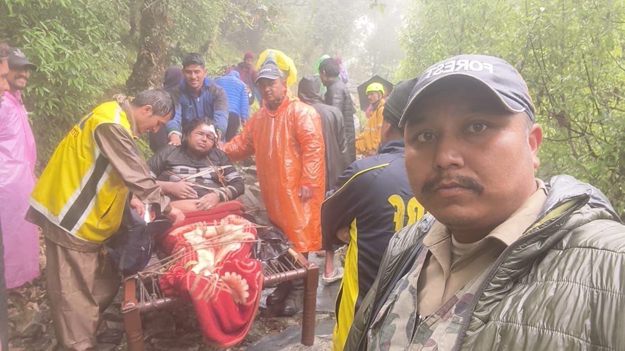 Chamoli News Pilgrim injured after falling off horse on the Rudranath trek route rescued by SDRF