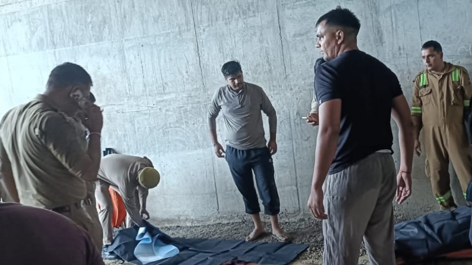Car overturns on Agra-Lucknow Expressway; three youths die after falling into a ditch