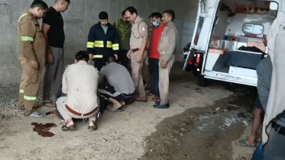 Agra-Lucknow Expressway: Speed Turns Fatal, Three Youths Die After Car Crashes at 140 kmph