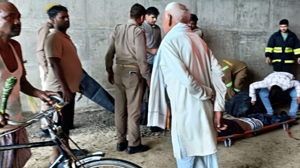 Car overturns on Agra-Lucknow Expressway; three youths die after falling into a ditch