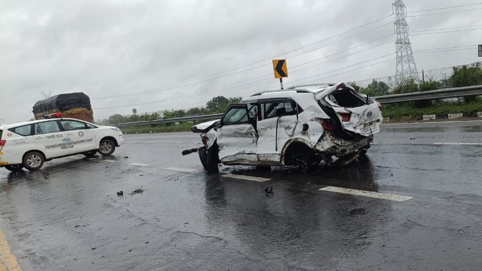 Agra-Lucknow Expressway: Speed Turns Fatal, Three Youths Die After Car Crashes at 140 kmph