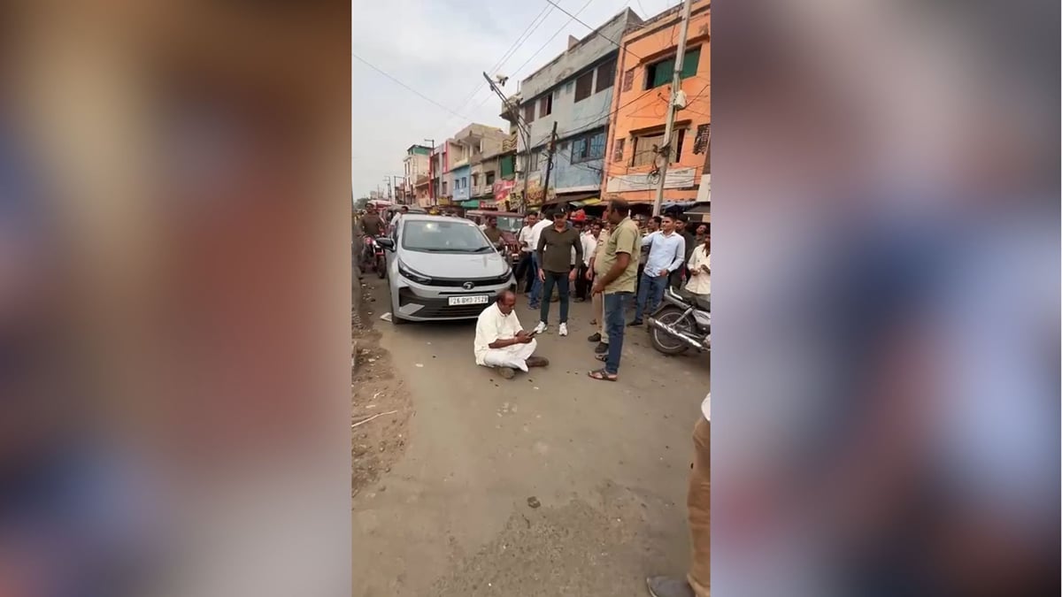 सागर: बीना में गाड़ी रोकने पर भड़के भाजपा नेता, बीच सड़क पर बैठ गए धरने पर; लगा लंबा जाम