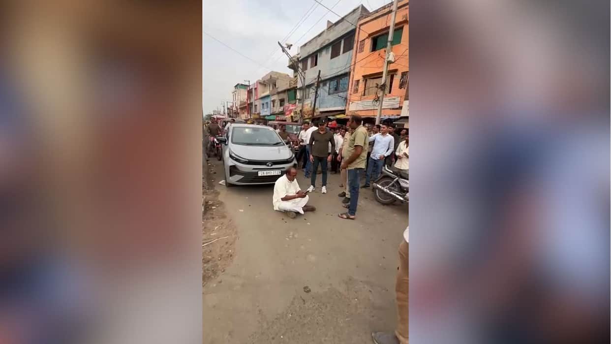 BJP Leader Sits on Road in Bina After Police Stop Car Over Accident Charge