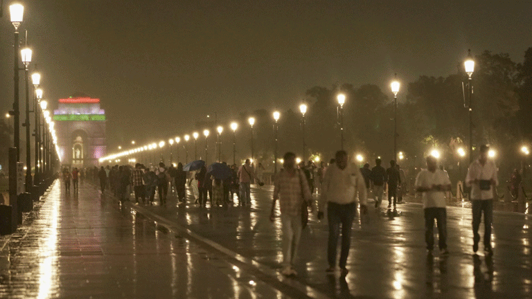दिल्ली-एनसीआर में बारिश से मौसम खुशनुमा