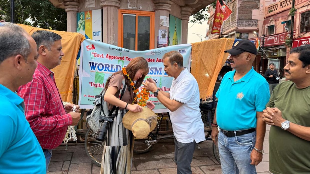World Tourism Day Tourists welcomed in Kashi pledge taken clean Ganga confluence culture, tradition, tourism