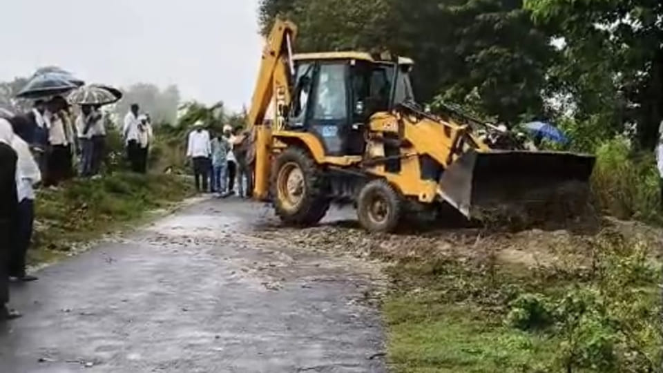 Neither Dry Wood nor Space Available for Cremation; Woman Buried
