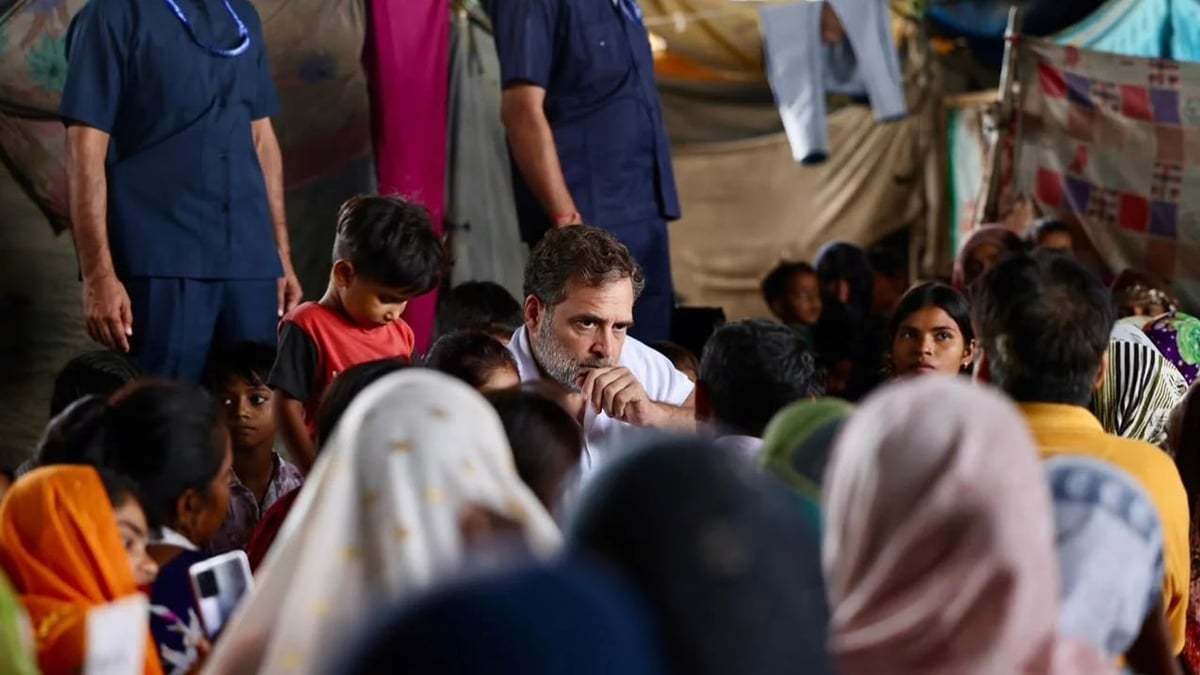 दिल्ली एसआईआर: झुग्गीवालों से मिलने पहुंचे राहुल गांधी, एसआईआर में 729 में से कट गए थे 728 नाम; पूरा अपडेट
