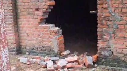 चोरों ने नकब लगाकर की चोरी