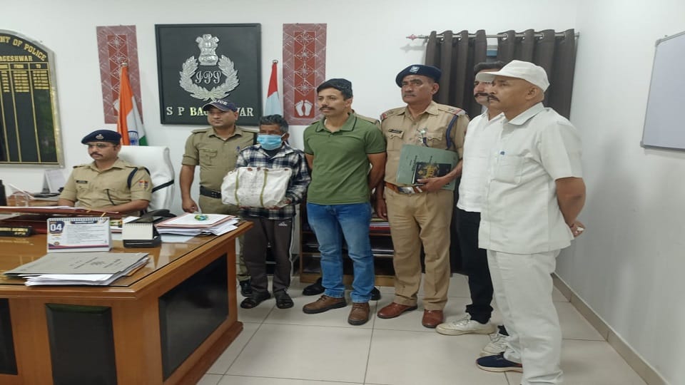 Smuggler caught with hashish in abgeshwar