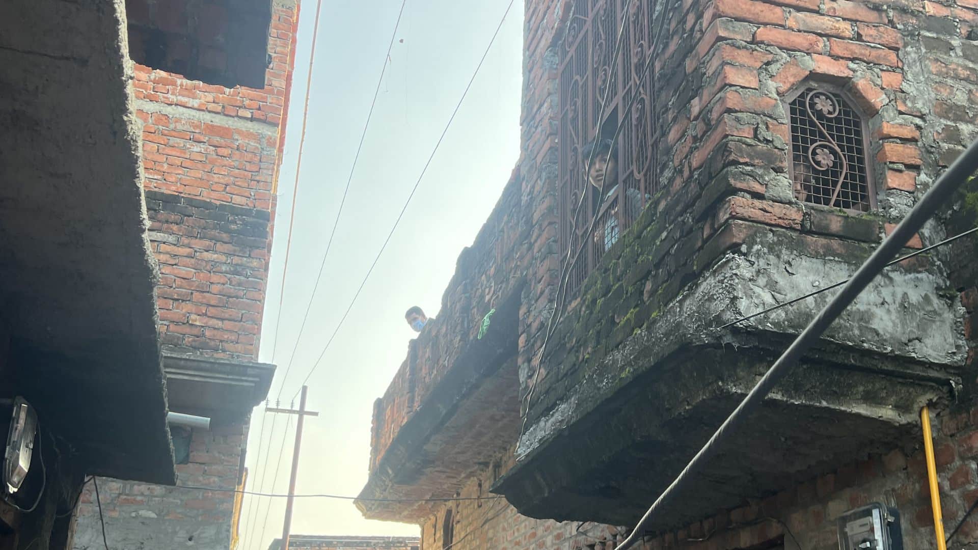 inside story of deaths of three people after coming into contact with high-tension line in Mau