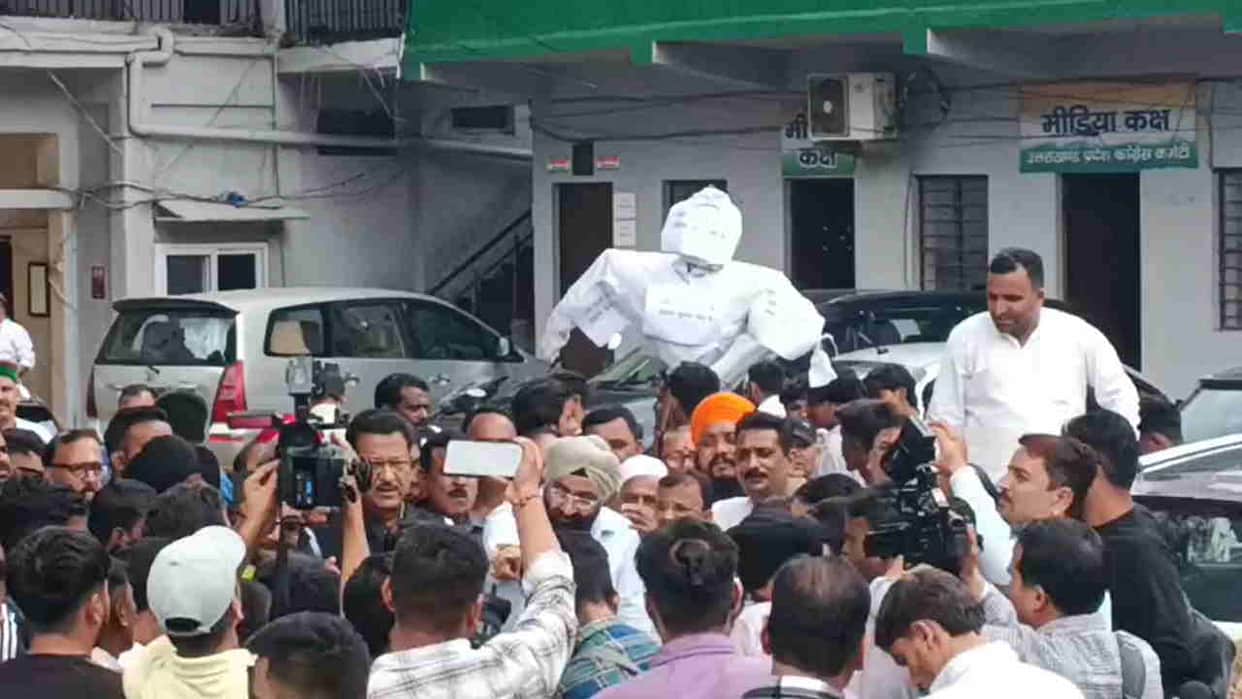 Congress workers clash with police during procession of chief election commissioner in dehradun