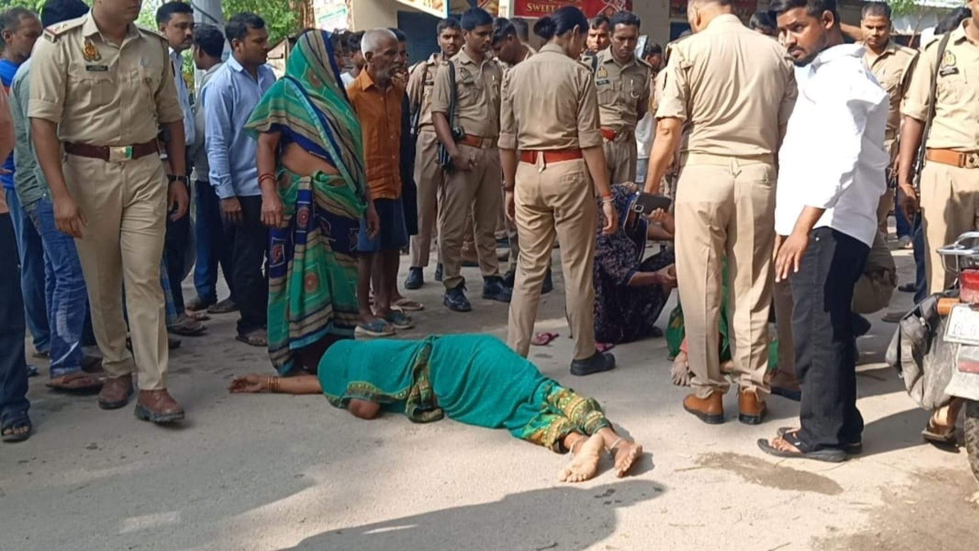 library operator death in jaunpur Family members suspect murder protest for Demanded arrest of accused