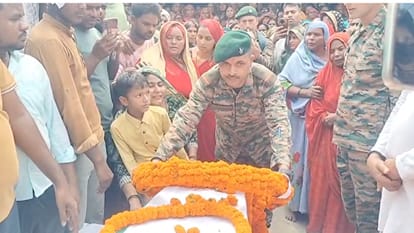 Havildar Lalu Yadav mortal remains reach his ancestral village family members break down in grief in ghazipur