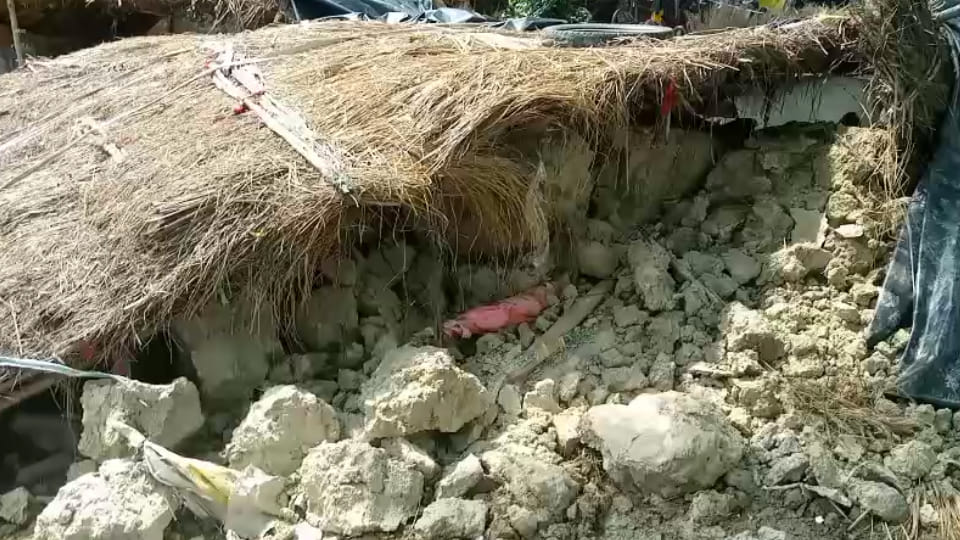 Kanpur: Mud wall collapses; parents and six children trapped; four children in critical condition