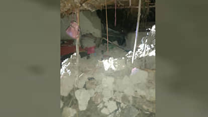Kanpur: Mud wall collapses; parents and six children trapped; four children in critical condition