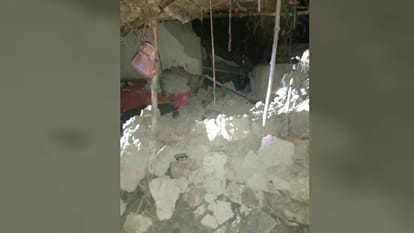Kanpur: Mud wall collapses; parents and six children trapped; four children in critical condition