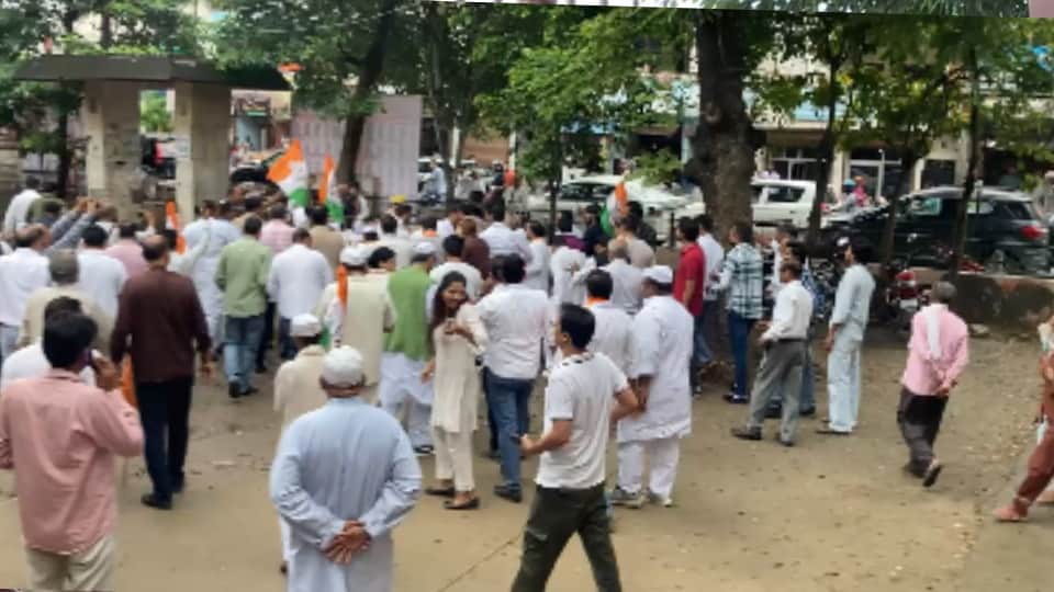 Saharanpur: Uproar Over ‘Vote Chor Gaddi Chhod’ Slogans, Congress City Chief Detained; FIR Against 10