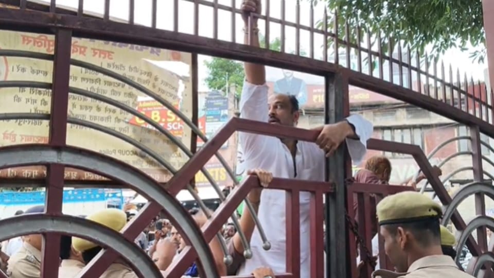 Saharanpur: Uproar Over ‘Vote Chor Gaddi Chhod’ Slogans, Congress City Chief Detained; FIR Against 10