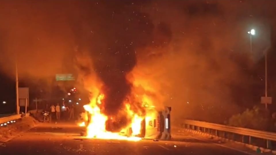 LPU Violence Students Allege  Assault at G-3 Hostel, Protest Turns Violent in Phagwara Chat Viral