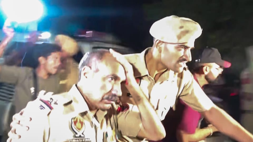 LPU Violence Students Allege  Assault at G-3 Hostel, Protest Turns Violent in Phagwara Chat Viral
