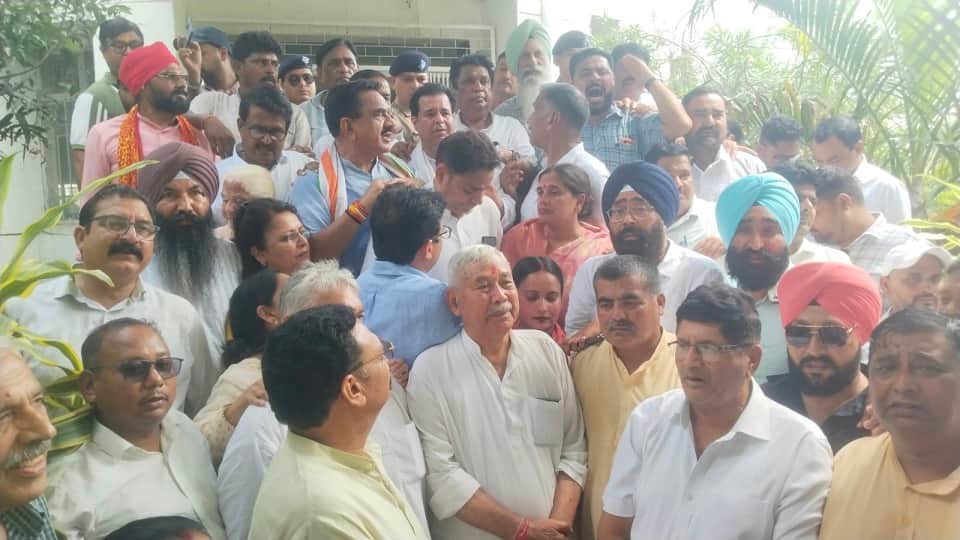 Congress workers took to the streets against Chief Election Commissioner Gyanesh Kumar in rudrapur
