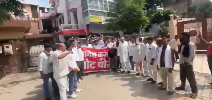 Congress Protest Outside CEC Gyanesh Kumar’s Agra Residence, Soot Smeared on Gate