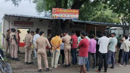 old man sleeping on veranda of jewelry shop murdered having his head smashed police force arrives scene